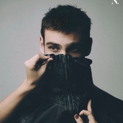 THlXGO's tweet photo. #NuevaFotoDePerfil https://t.co/lR8g9FoG4U