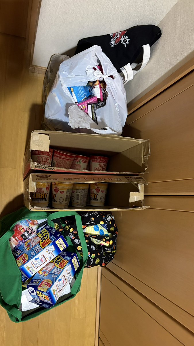 ranran1298's tweet photo. ワニ友さんに色々届けて頂きました。ほんとにこんな感謝しかない。被害は一時的だったけどいつかに備えて買おうとしても全く物資がない状況。とりあえず仕事して、少しでも被災してる人の力になれたらと思います。
こんな一年目の看護師だけどできることはあるはず。頑張ろう😭 https://t.co/71UOmHJ2c1