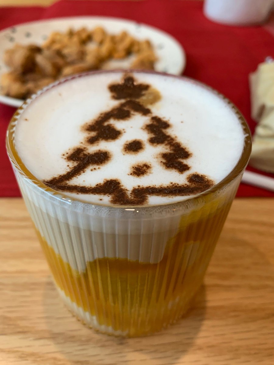 ShannaLink75's tweet photo. Autumn breeze = perfect sweater weather + pumpkin latte vibes https://t.co/OSLZoDdkLT
