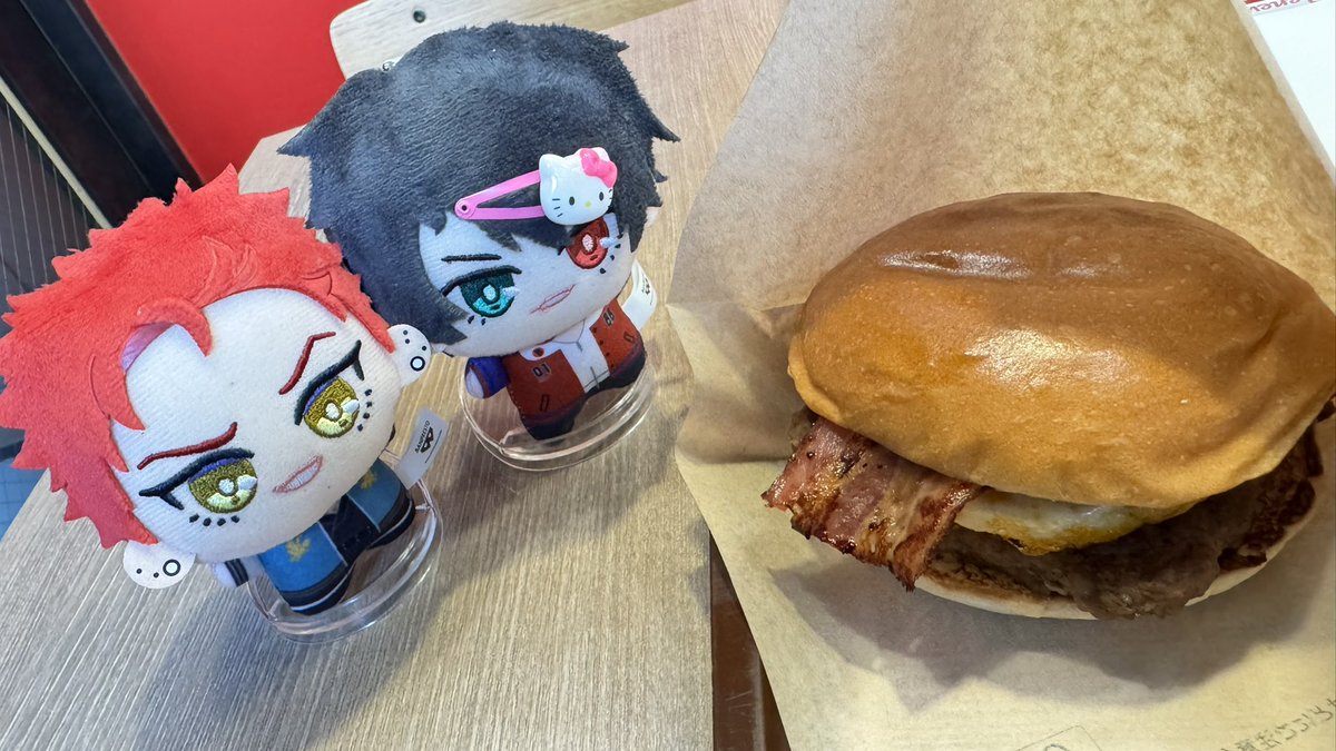 sai_0108's tweet photo. その後はちいかわらんど見に行って、日比谷ニナスに移動〜！待ち時間長そうだったからその間にウェンディーズ？っていうハンバーガー屋さんでご飯！皮付きポテトが美味しかった〜！ https://t.co/wfig2H22yO