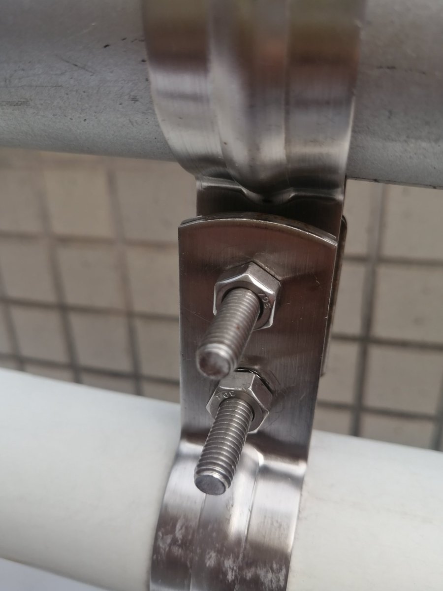 Jf1Xcv's tweet photo. アンテナをマストに固定する金具のナットが緩んでいました。
次回はダブルナットにしないとならないですね。 https://t.co/8L1qW2RrEr