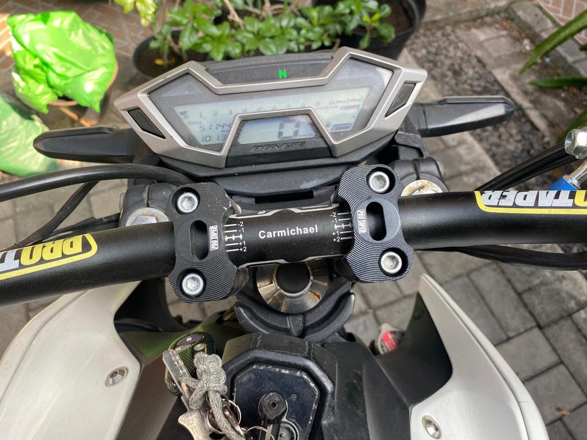 Majin_desu's tweet photo. Bismillah! WTS Honda CB150R Streetfire 2015 (Plat L) 
12jt - Boleh Nego 👌
📍 Lokasi: BSD Foresta
​Surat lengkap, pajak taat, kaleng s/d Des 2029.
Modif (Part ORI aman!): Knalpot fullsystem+DB killer, stang, master rem/kopling, selang rem, gearset Sinnob.
#motorbekastangerang https://t.co/cRJJnuXPtU