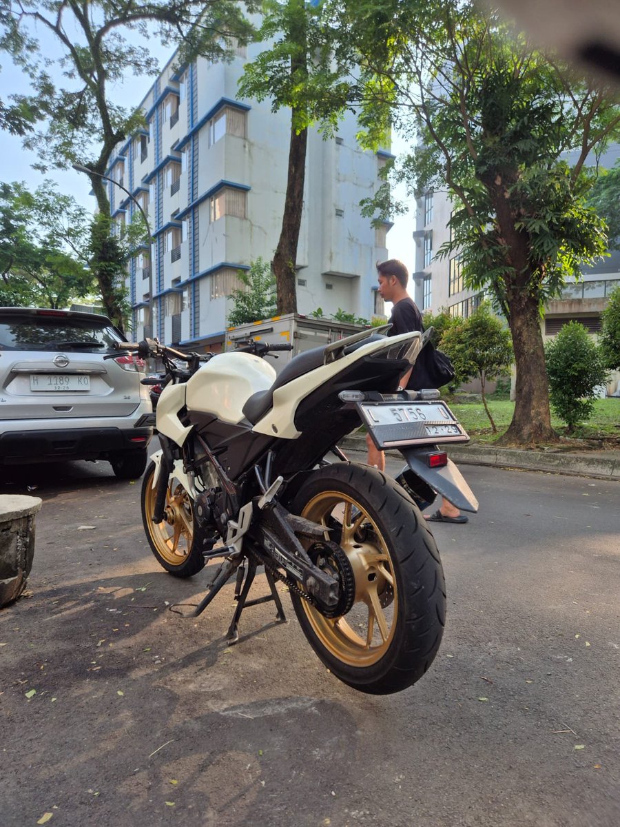 Majin_desu's tweet photo. Bismillah! WTS Honda CB150R Streetfire 2015 (Plat L) 
12jt - Boleh Nego 👌
📍 Lokasi: BSD Foresta
​Surat lengkap, pajak taat, kaleng s/d Des 2029.
Modif (Part ORI aman!): Knalpot fullsystem+DB killer, stang, master rem/kopling, selang rem, gearset Sinnob.
#motorbekastangerang https://t.co/cRJJnuXPtU