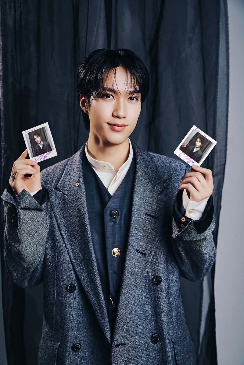 Emo_miu's tweet photo. ＼✨プレゼント✨ ／
#藤原樹(THE RAMPAGE) インタビュー記念！直筆サイン入りチェキを【2名様】に💜
@dramatokku2_mbs @itsuki__rmpg #未婚詐欺 #THERAMPAGE #Emomiu

応募方法は
①@Emo_miuフォロー
②この投稿と上の投稿をリポスト
〆切／8月29日
 
⏬詳細
🔗 https://t.co/m3vCDjCU3M https://t.co/kTSYIR6k63