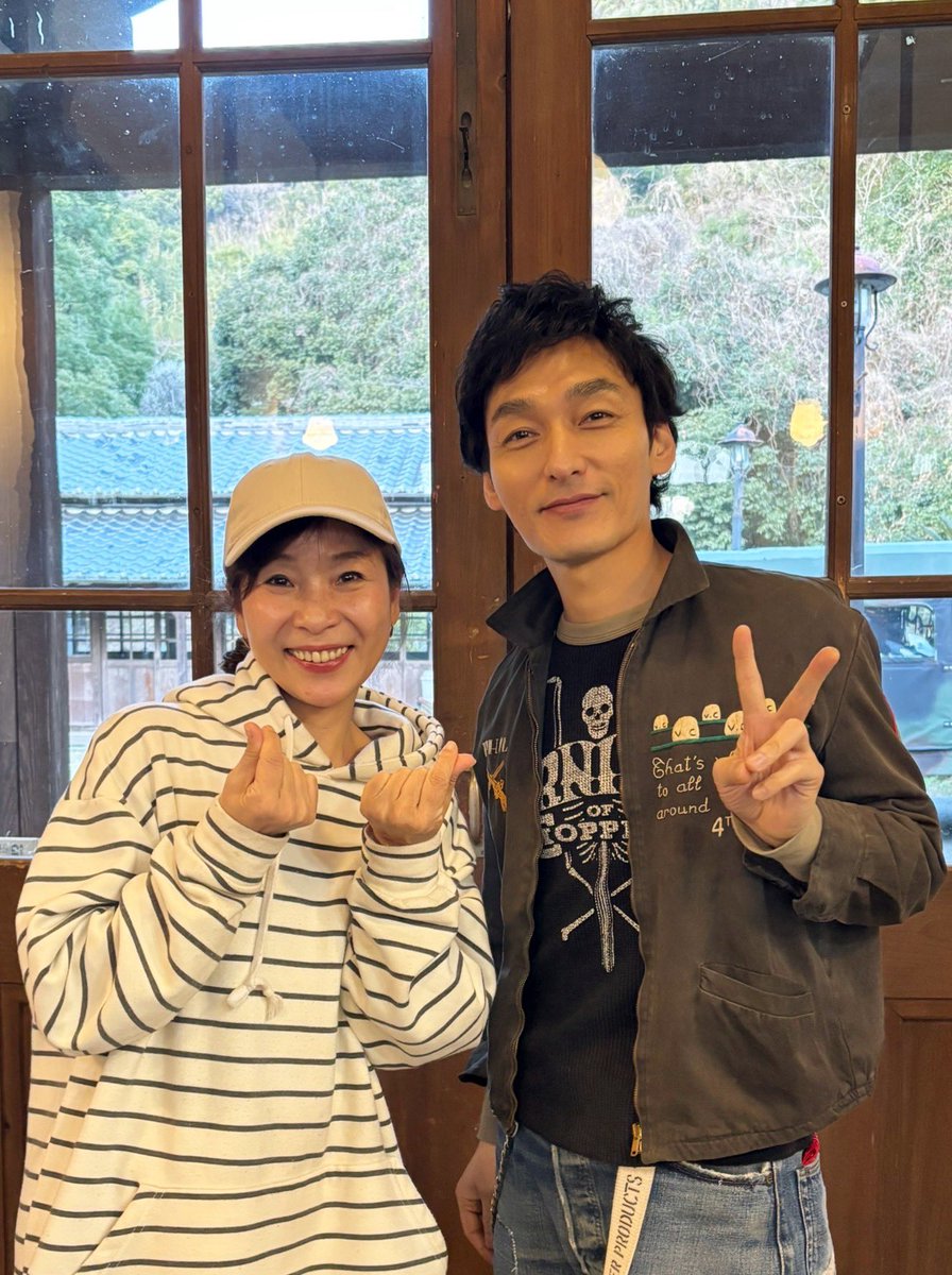 myonpa's tweet photo. #バナ穴

こりゃなんだ！
ぶっ飛んでます！

韓国語セリフ指導でお手伝いさせてもらいましたが、
ずっと笑ってました　笑

#新しい地図 #山内ケンジ #草彅剛 #稲垣吾郎 #香取慎吾 #趣里 https://t.co/2vWSOHZcyY