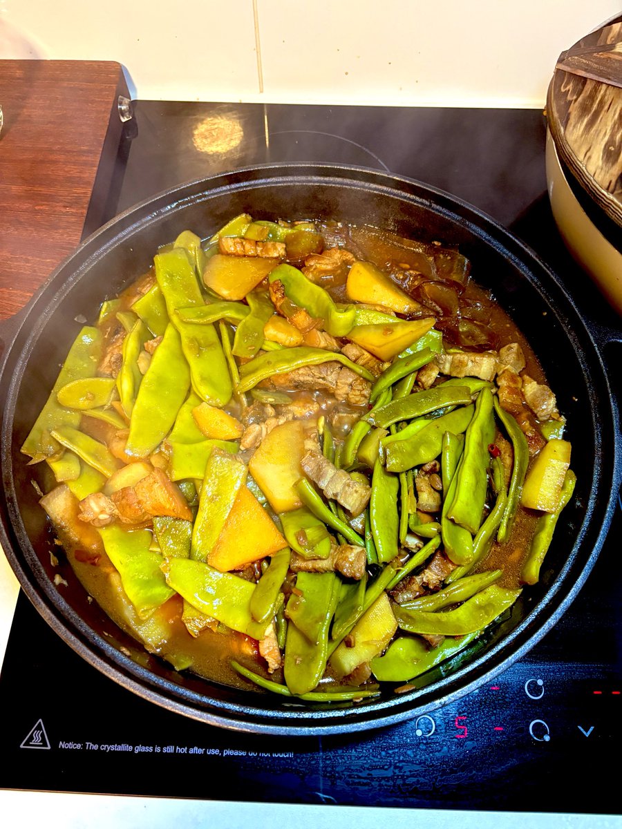 HY198964's tweet photo. 为了吃大馒头，把我的铁锅炖给翻出来了，有感觉不😋，好喜欢我的做饭家伙事。 https://t.co/cRGDx2poiU