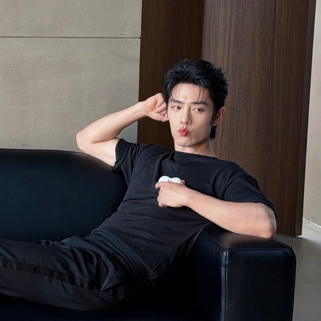jerjes00's tweet photo. : คุณจะมาเฝ้าเราถ่ายทำไมเนี่ย

: แล้วเป็นไรมาเฝ้าไม่ได้ ?

: ก็คนอยู่เยอะแยะเลยไง ทำไมไม่กลับไปซ้อม

: ขอดูก่อน เดี๋ยวกลับไป

: ไม่กลัวเป็นข่าวรึไง

: สนใจทำไม ก็คบกันจริง

: 😐 https://t.co/iCa9WBdvne