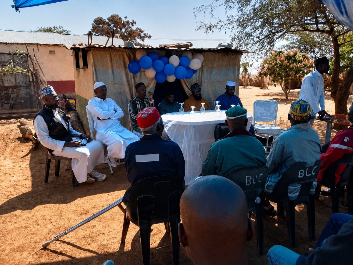 imamdevprogram's tweet photo. One afternoon. Two extremes.

Imam Ismail in Zimbabwe went from officiating a joyful Nikah to standing beside a grieving family at a Janazah , a smile giving way to compassion in under an hour.

This is what it means to be an imam: present through every season of life. https://t.co/3rTqcXLolV