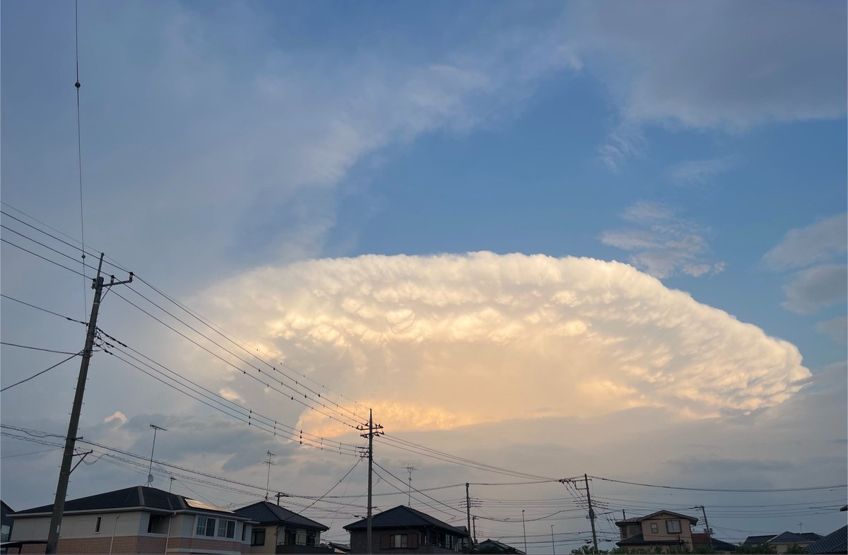 ochacan's tweet photo. 凄すぎ積乱雲 https://t.co/TzpMC3x7RV