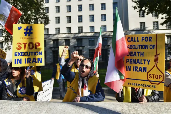 JavadDabiran's tweet photo. Nein zu Hinrichtungen im Iran!
Kundgebung, Großausstellung &Straßentheater gegen die beispiellose Welle politischer Hinrichtungen
📍 Roncalliplatz, Köln
🕑 Sa, 1. Aug, 14 Uhr
Mindestens 38 politische Gefangene wurden in den letzten Monaten hingerichtet, über 100 weitere sind bedroht.
Die Bundesregierung muss handeln!
#StopExecutionsInIran #NoToExecution #Iran #FreeIran #Köln @dpa @koeln_de @WDRaktuell @epd_west @domradio @kna @kstade @KoelnischeR @RTLWEST @AFPde @KSTA @express24