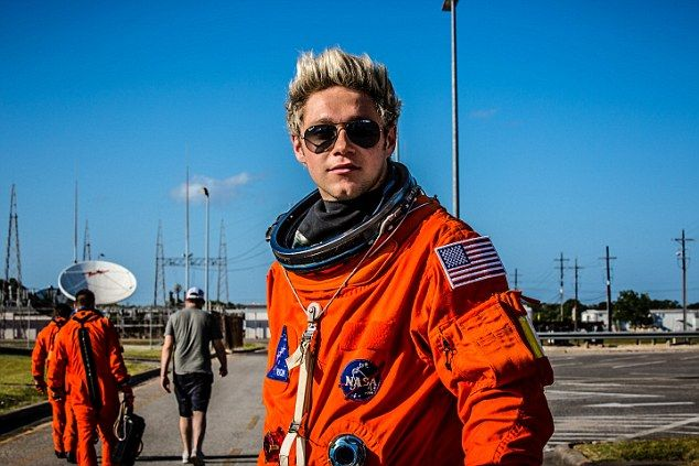 VishnuBathla's tweet photo. One Direction is the only band ( /music artist ) who got to shoot inside NASA, they were so iconic https://t.co/pARMTJvswe