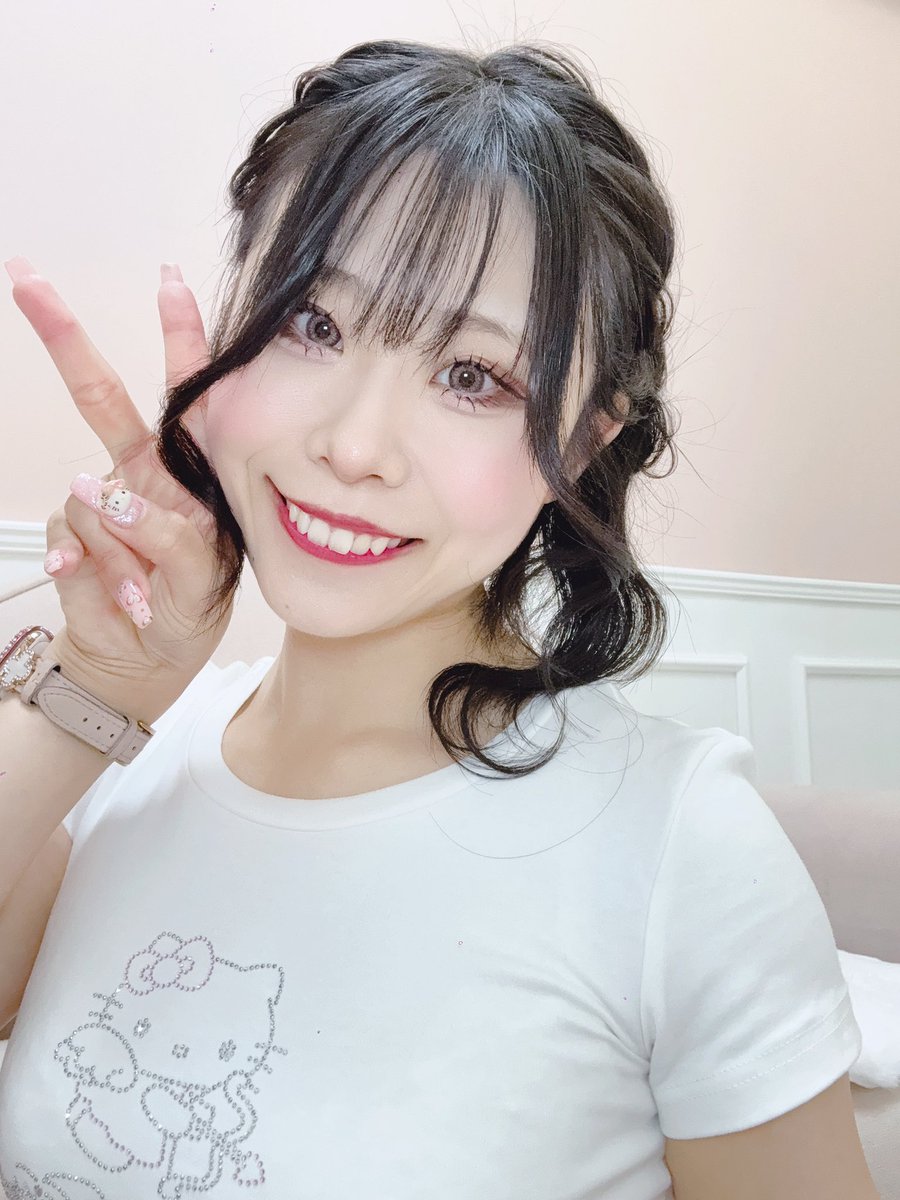 turimenyan's tweet photo. 今日の夜もTikTokライブしまちゅ❣️
実はね、やっと新しいアカウントでも条件満たしたらしく配信ができるようになったの😭💕
ぜひみんなフォローして待っててね💓
https://t.co/ZF3IcTqZUj
時間は決まり次第追ってお知らせします📢
多分23時〜24時スタートになるかな？
お楽しみにっ🤍 https://t.co/274KxIwPT5