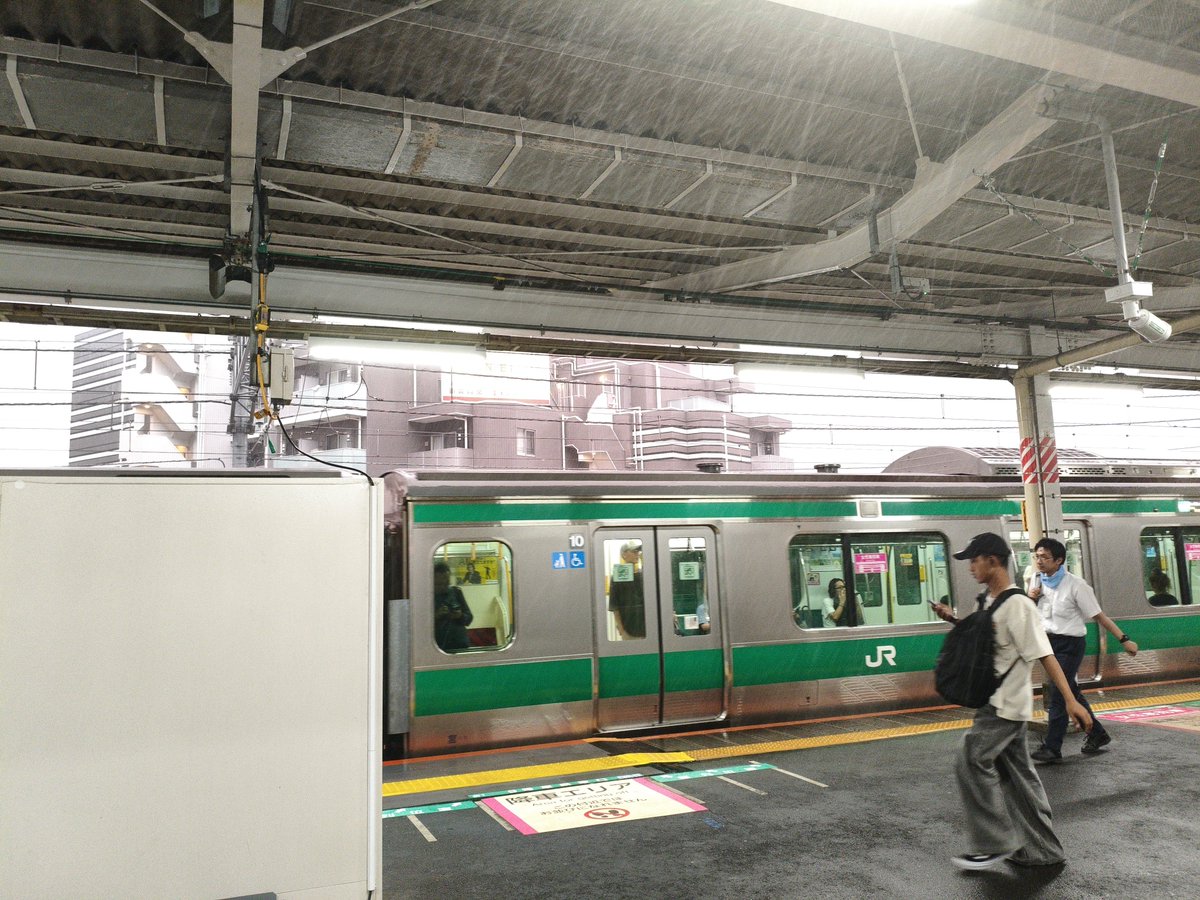 rotrot_sa's tweet photo. 間一髪で雨回避🚃|彡ｻｯ！ https://t.co/bpROzbS6Ni