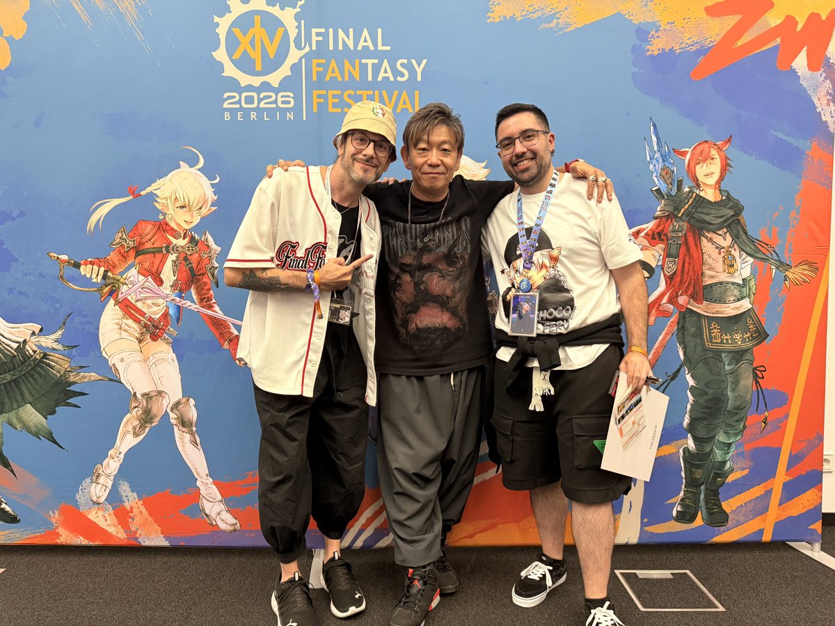 GamerDex_83's tweet photo. Oh and.. by the way we Made it!
We gave Yoshi-P our present. An italian and spanish speaking community fan book called Beyond Borders!
More info here: @XIVPartyItaly 

@FF_XIV_EN @ChocoFeru #ffxivfanfest https://t.co/RKqPqQejiq