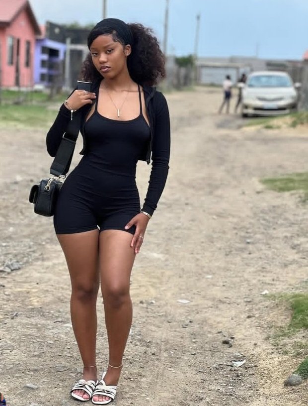 sfisomahla14431's tweet photo. I knew it that this girl would not stay long in the township with this type of body she has.. The body is tea 😩😩😩

Dj Zonzo did upgrade here. Hazel and Vuyokazi doesn't come close to this chick 🔥🔥🔥 https://t.co/kE626xS2CK