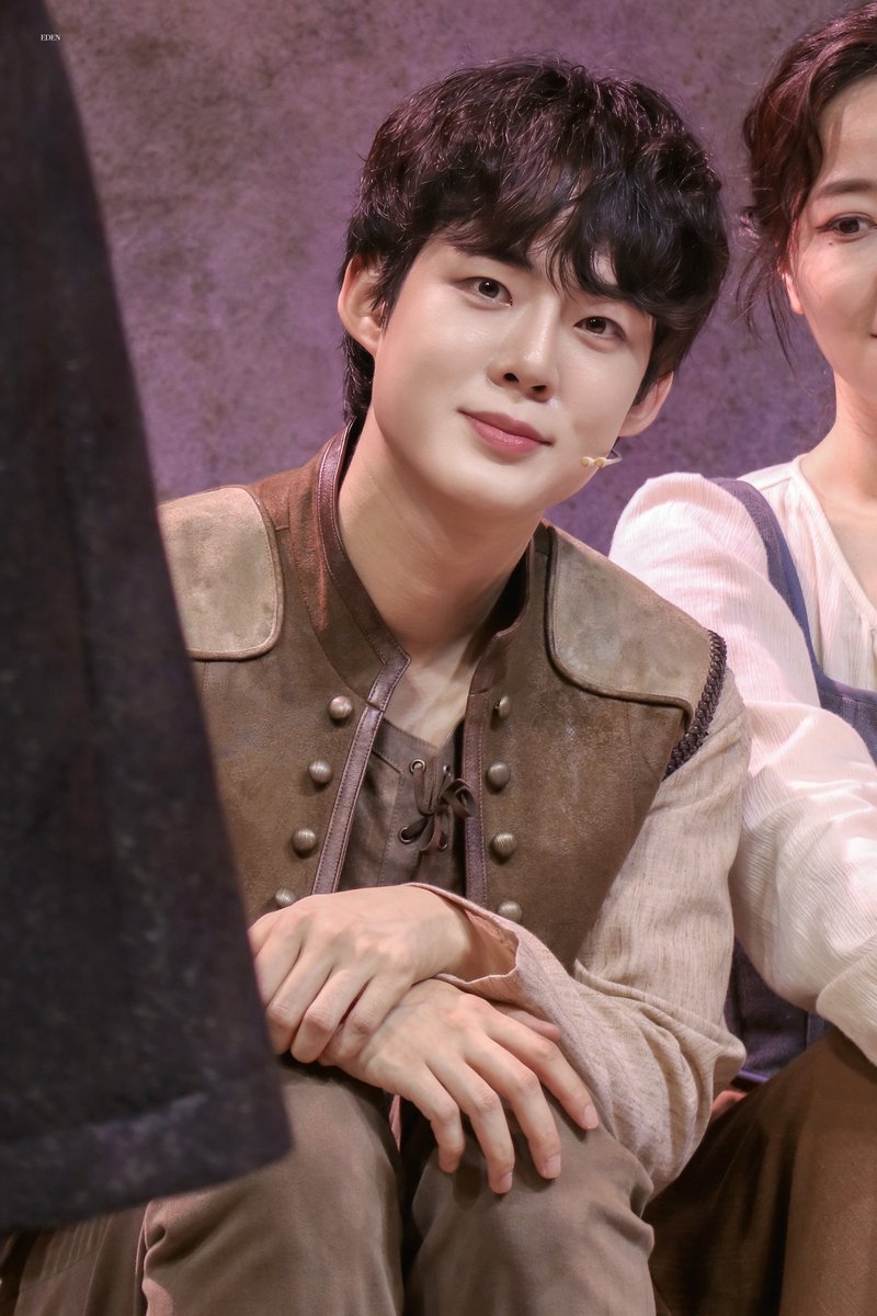 EVVEpicK's tweet photo. 260730낮 뮤지컬 소년의 초상
첫공 무대인사

야코포 役 | #도유현 https://t.co/JDmIVHNvJK