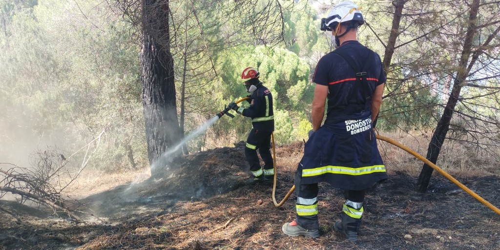 DonostiakoUdala's tweet photo. 🧑🚒 Udal suhiltzaile taldea San Martín de Valdeiglesias (Madril) inguruan lanean ari dira erremate lanak eta sutze-kontrola egiten
🚒 Bihar itzuliko dira Donostiara
@BomberosEuskadi #Donostia #SanSebastian #InfoDSS #Madrid #sute #incendio @MADRID @ComunidadMadrid https://t.co/Cfu63rtr5z