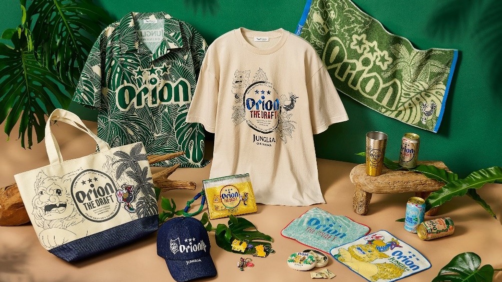 orionbeer_info's tweet photo. 本日8/1から📢沖縄のテーマパーク「JUNGLIA OKINAWA」とのコラボグッズが登場🌴
Tシャツやキャップ、タンブラーなど、日常でも楽しめるアイテムがたくさん。
沖縄らしさを感じられるデザイン、良きです！
気になる人はリプライで教えてください👇