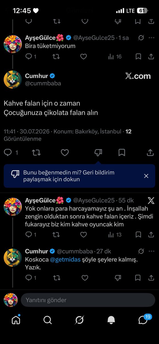 AyseGulce25's tweet photo. Şu an 5 yıldızlı bir otelin beach’inde keyif yapıyorum. Ama bir aklıevvel, para piyasası fonlarında paramı değerlendiriyorum dediğim paylaşımın altına “bira iç” yazıyor. Tüketmiyorum deyince “kahve iç, o zaman çocuğuna oyuncak al” diyor. Aklı sıra yatırım yapıyoruz ya aç geziyoruz. Çocuğumuza oyuncak falan almıyoruz. Bu zihniyeti bildiğim için “zengin olunca alacağım” diyorum. Sonra Midas’ı etiketliyor. Hani fakiriz ya Midas’ın bizimle işi olmamalı :)) Sosyal medyada içerik üretmenin de böyle yan etkileri var arkadaşlar.Çok sabır isteyen bir iş . Allah bilir cebinde de 200₺ si bile yoktur 😉