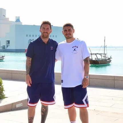 TouchlineX's tweet photo. 🚨🇦🇷 𝗗𝗜𝗗 𝗬𝗢𝗨 𝗞𝗡𝗢𝗪: Lionel Messi has shared a dressing room with hundreds of footballers, but only a small number became part of his real inner circle. 

• Neymar Jr.
• Luis Suárez
• José Manuel Pinto
• Javier Mascherano
• Sergio Busquets
• Jordi Alba
• Dani Alves
• Ángel Di María
• Ezequiel Lavezzi
• Rodrigo De Paul
• Arturo Vidal
• Marco Verratti
• Cesc Fabregas
• Leandro Paredes
• Sergio Agüero
