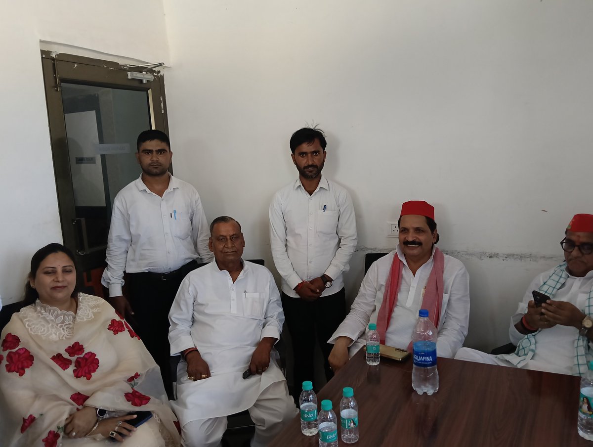 yashvirs166's tweet photo. माननीय @yadavakhilesh जी के सम्भल आगमन पर बहजोई टोल पर उनके स्वागत में सम्भल से विधायक
@PinkiYadavMLA जी असमोली,
राम खिलाड़ी जी गुन्नौर,
असगर अली अंसारी जिला अध्यक्ष संभल sp,
से एक छोटी सी मुलाकात 🙏🙏🙏
@proframgopalya1 जी
@shivpalsinghyad जी @MPDharmendraYdv जी
@samajwadiparty https://t.co/DQ4HYgeWmx