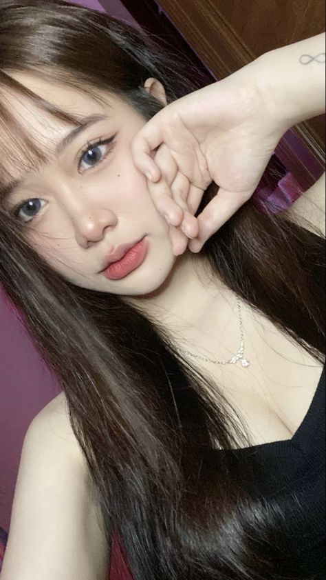 kiikee06's tweet photo. Soft selfie vibes, a touch of glow, and the little details that make the moment feel special #Selfie #Portrait #Beauty #OOTD
kQH https://t.co/NagGL1uHNj