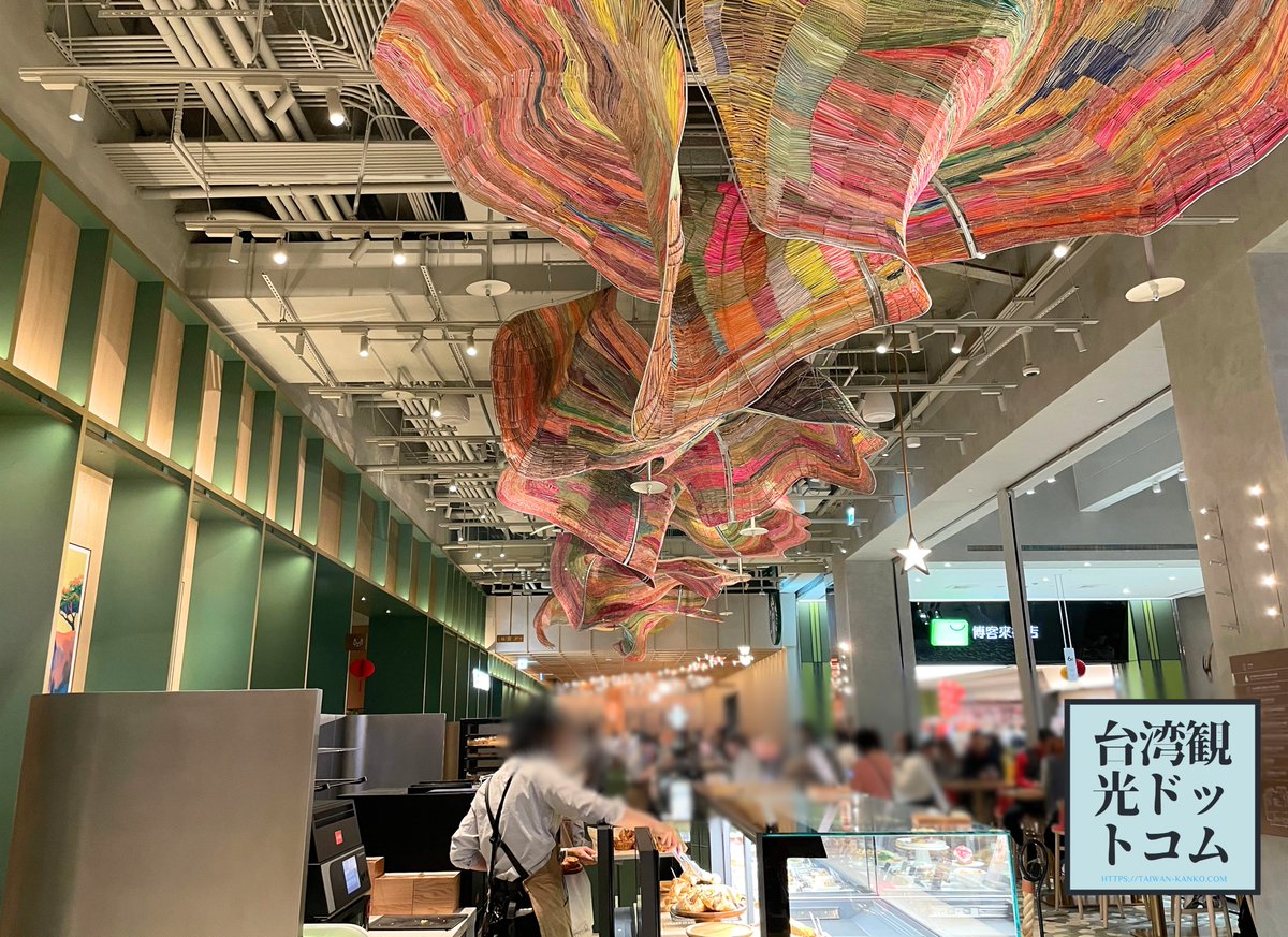 TaiwanKanko99's tweet photo. 台湾旅行中に行きたいのが、台湾スタバ「DREAM PLAZA台北店」。限定メニューやグッズもあります。 https://t.co/dJ69r8q5WB