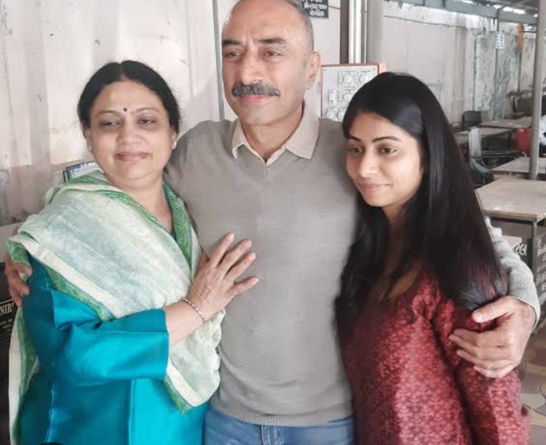 Iam_Manakdeep's tweet photo. कश्मीरी पंडितों का रोना रोने वाले अंधभक्तों, आईपीएस संजीव भट्ट भी एक कश्मीरी पंडित ही है जिसे रंगा-बिल्ला ने झूठे केसों में कबसे जेल में ठूंस रखा है!

#RapidoForAll #DrugFreeMumbai
#HydrogenMultiBagger https://t.co/9lMJD1ii5i