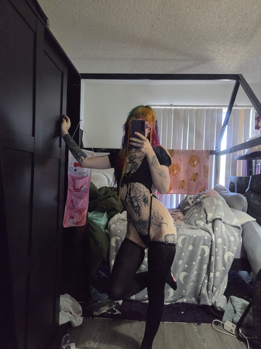 rottenbunnis's tweet photo. Got a new outfit :3 https://t.co/cQQlZ068iy