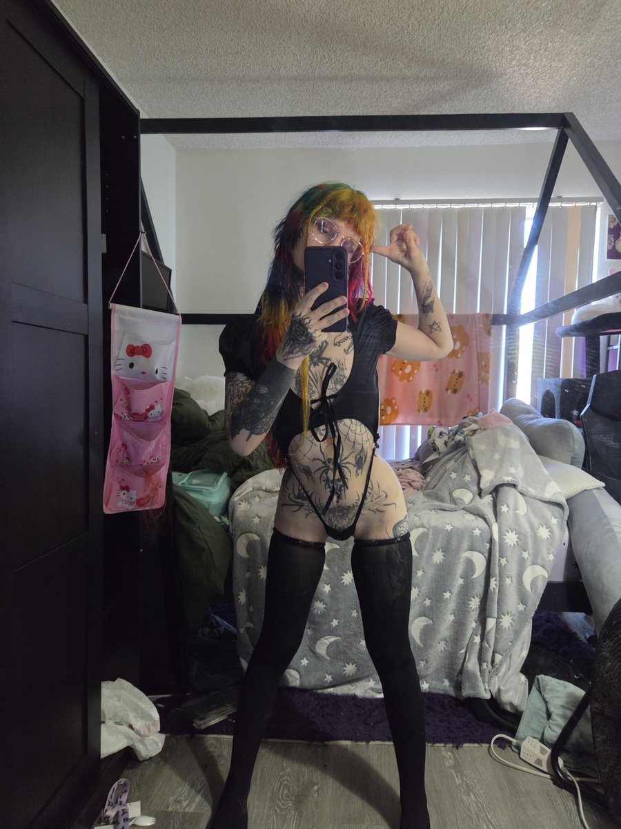 rottenbunnis's tweet photo. Got a new outfit :3 https://t.co/cQQlZ068iy