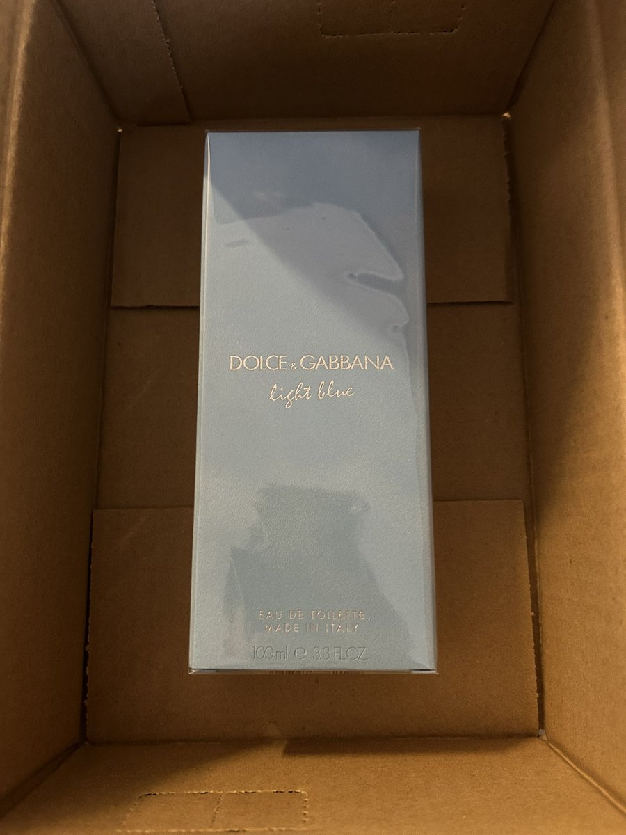 TAPE99005655's tweet photo. 注文してた香水届いた!
夏場って匂いが気になる季節だし、自分と会う人にも気持ちよく過ごしてもらえたらいいな〜
#自分磨き
#メンズ香水
#LightBlue
#ドルガバ
#DolceGabbana https://t.co/nrPdBfzpl9