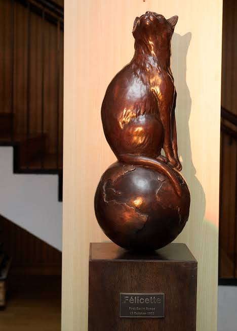 montiluvu's tweet photo. Just found the first cat launched into space

The French decided to launch her into orbit because she was "chill" and lightweight

Her name is actually Félicette, and she got a statue at the International Space University (ISU) in Strasbourg, France

https://t.co/FAhrpboJ84 https://t.co/cvdFfONYz4