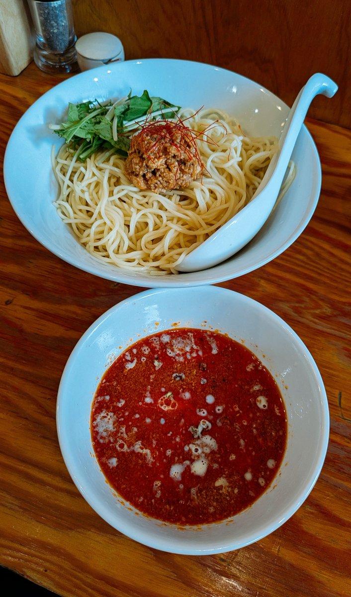 eeeeNdes's tweet photo. 麺や晴心　落合

【限定】冷やし豆乳担々つけめん　¥1200

今日のお昼はコチラ✨
大盛りと並盛りで選べるスタイル♪
並をチョイスして良かった！
すげーボリューム😍
しっかり辛旨でめちゃくちゃ美味い🔥
トシさんご馳走様でした😋 https://t.co/jxFVKXmD91