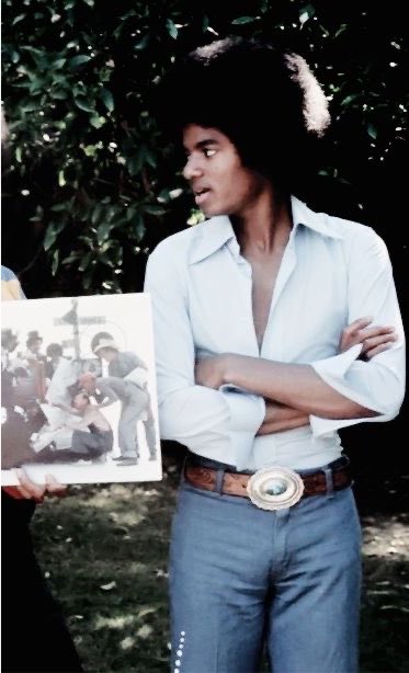 mjshqz's tweet photo. this outfit gee whizz https://t.co/GSr5P2x8GT