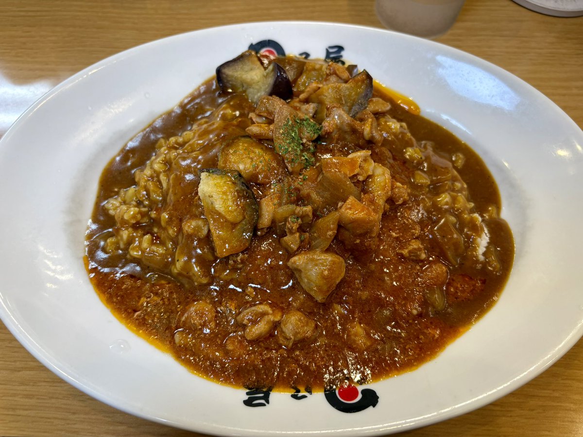 Pomo_Flan's tweet photo. 今日は午前中からジムしばいて午後スタジオでドラムしばいたので。
日乃屋カレーって店舗ごとに結構味違うよね、、、この店舗のは中毒性のある何かが入ってると確信している https://t.co/k1qAkWwPSr