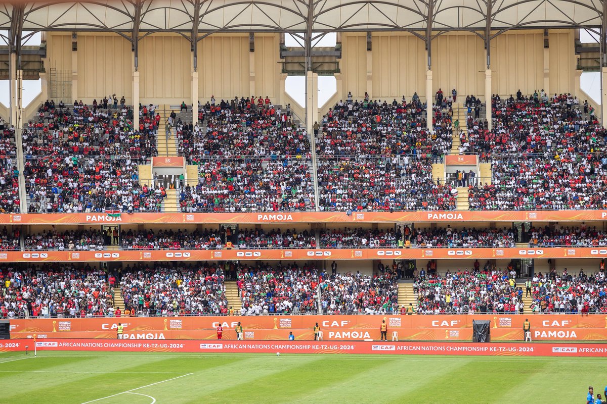KasaraniStadium's tweet photo. 𝗧𝗕𝗧: 

🏟️fully parked @KasaraniStadium ⚽ https://t.co/nEZCJzBgJU