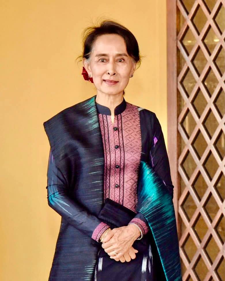 htartha76128693's tweet photo. အမေနှင့်အတူ..
မြန်မာပြည်သူပြည်သားများ ကျရောက်နေဆဲ အန္တရာယ်အမျိုးမျိုးမှ အမြန်လွတ်မြောက်ကြပါစေ🙏
(ပြန်ဆုံမည့်ရက်အာရုဏ်တက်ကိုအသက်ဆွဲဆန့်ကြိုနိုင်ကြပါစေ)
**********🍒🍒🍒🍒***********
#2026July30
#WhatsHappeningInMyanmar
#WheralessShe
#FreeAungSanSuuKyi
#SpringRevolution https://t.co/bPtvMq2R2B