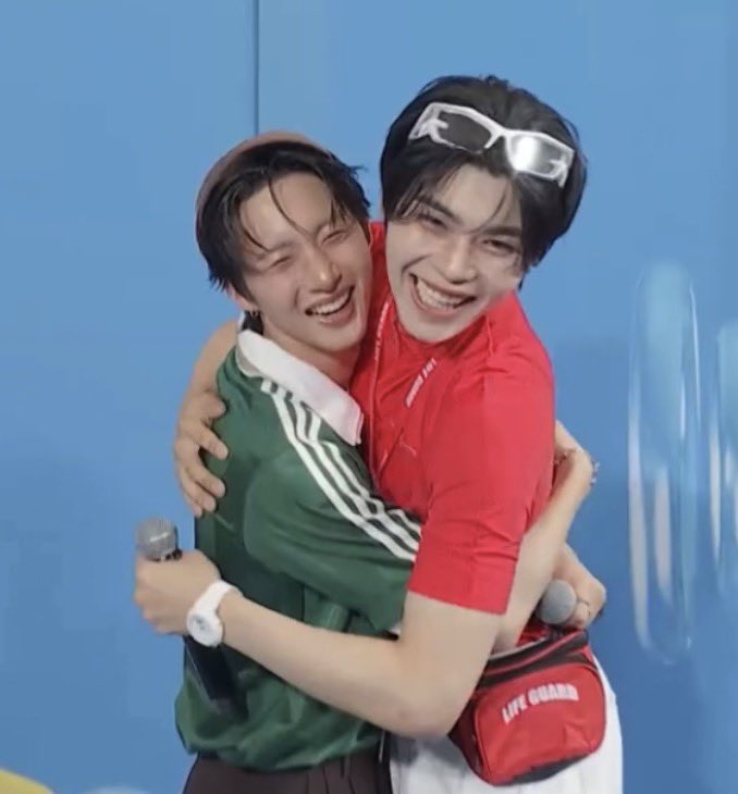 gunxhism's tweet photo. NO ONE TALK TO ME https://t.co/bwoYdQcABx
