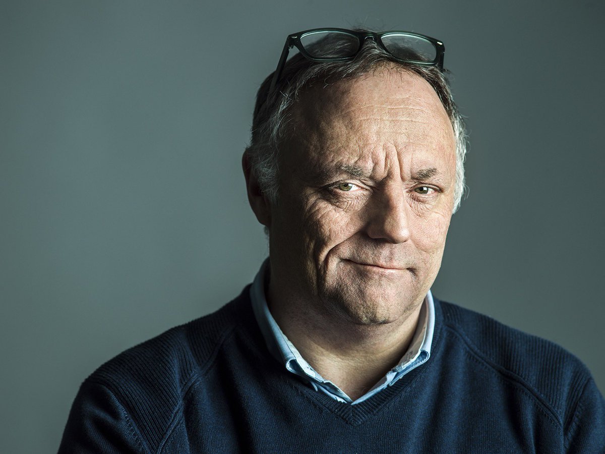 Peekessoep2's tweet photo. Marc Van Ranst, de Vlaamse Fauci.

Tijdens corona was hij één van de belangrijkste gezichten van het Belgische beleid. Op tv, in de kranten, overal. Hij bepaalde mee hoe miljoenen Belgen naar corona, maatregelen en vaccins keken.

En ondertussen zien we in Amerika dat het verhaal rond Anthony Fauci nog lang niet voorbij is. Gisteren moest Fauci opnieuw voor de Senaat verschijnen. Vragen over zijn rol tijdens corona, de oorsprong van het virus en onderzoek met coronavirussen…Hij beriep zich keer op keer op de Fifth Amendment.  

En dan moet ik toch denken aan Van Ranst.

Hoe onafhankelijk was dat beleid eigenlijk?
Welke contacten waren er met farmabedrijven?
Welke behandelingen werden serieus onderzocht en welke niet?
Wie bepaalde wat de bevolking te horen kreeg?

En wie neemt vandaag verantwoordelijkheid voor de fouten die gemaakt zijn?

Want als er niets te verbergen valt, waarom zouden we dan bang zijn om alles eens naast elkaar te leggen?

Dit gaat al lang niet meer over complottheorieën. 

Ik wil de feiten. Allemaal !!

Misschien wordt het tijd dat we ook in België eens écht beginnen graven.

Wie controleert de controleurs?

#VanRanst #Fauci #Covid #Corona #Vaccins #Ivermectine #Transparantie

#ElkeDag 🤡