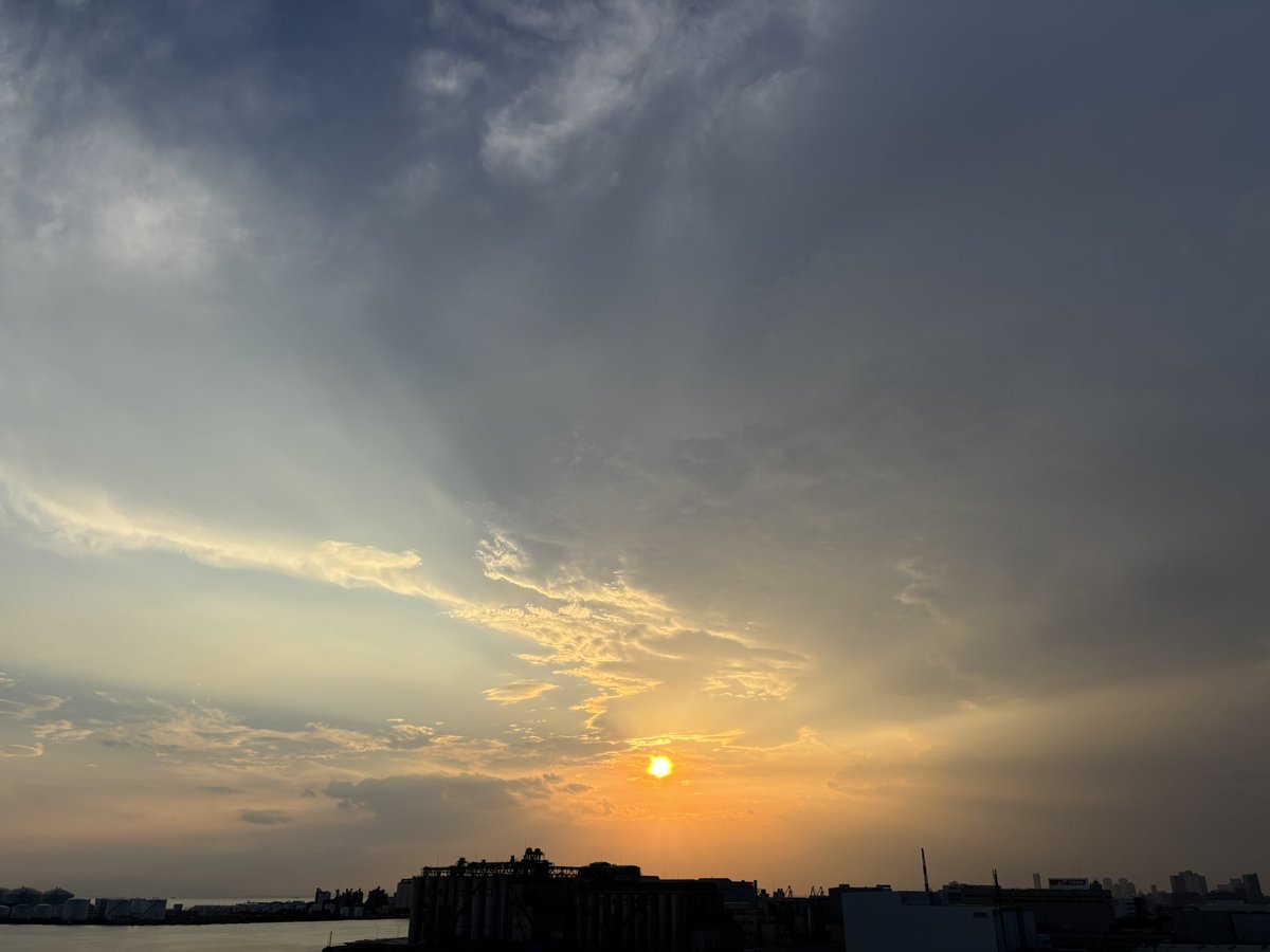 RMatufuji's tweet photo. 今日も一日お疲れ様でした
#夕焼け https://t.co/Y9tlFmptUg