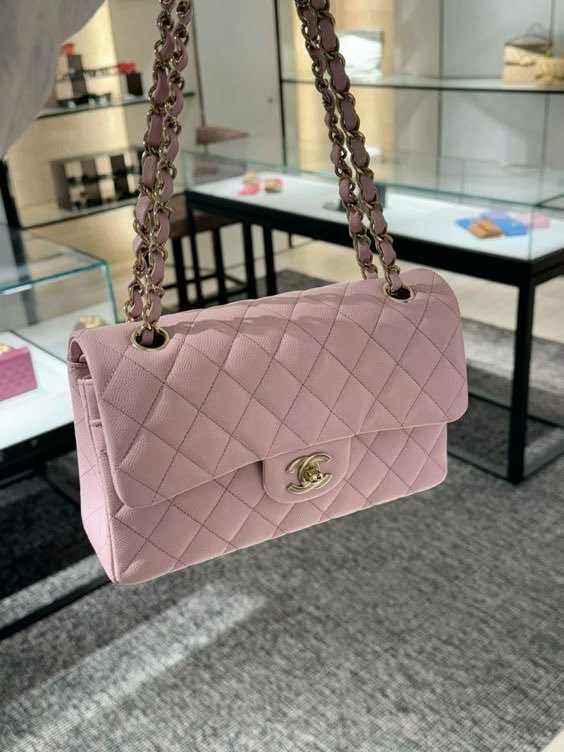 Auralyn0's tweet photo. Pink or black? https://t.co/jIs1wW31hM