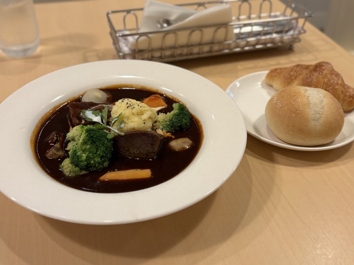 erhupia's tweet photo. 久々のコロンバン。
こういう濃いめの夕食をとるのは久しぶり。最近は冷奴とか、さっぱりと食べられるものが多かったから。美味しく頂きました😋 https://t.co/XRfVLHdNZB