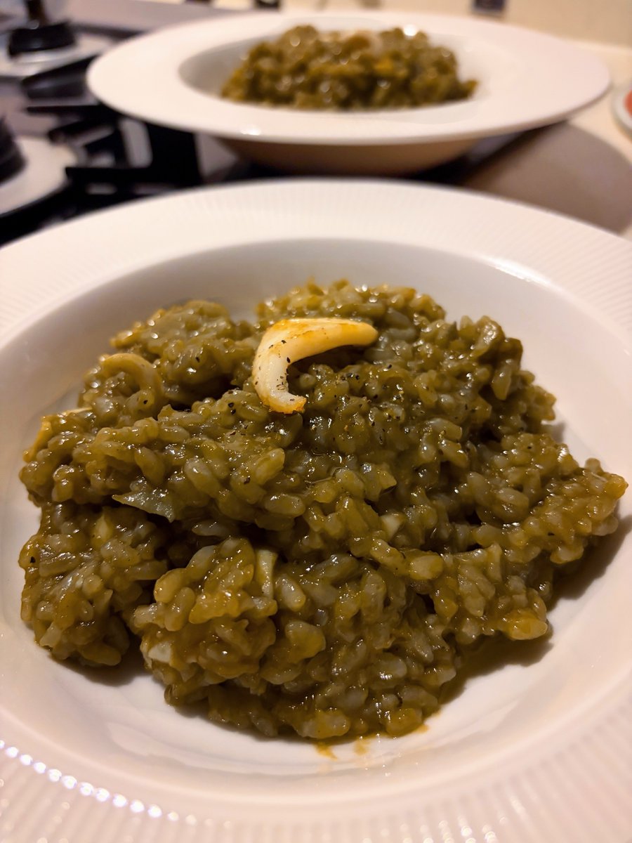 datu_ofutori's tweet photo. 佃煮み深いビジュアルしてますが､､😇
残った墨袋はイカスミリゾットに。
地味だけど 出汁とニンニクの効いた
間違いない美味しさです😌 #おうちごはん https://t.co/Lt0bRNQT6D