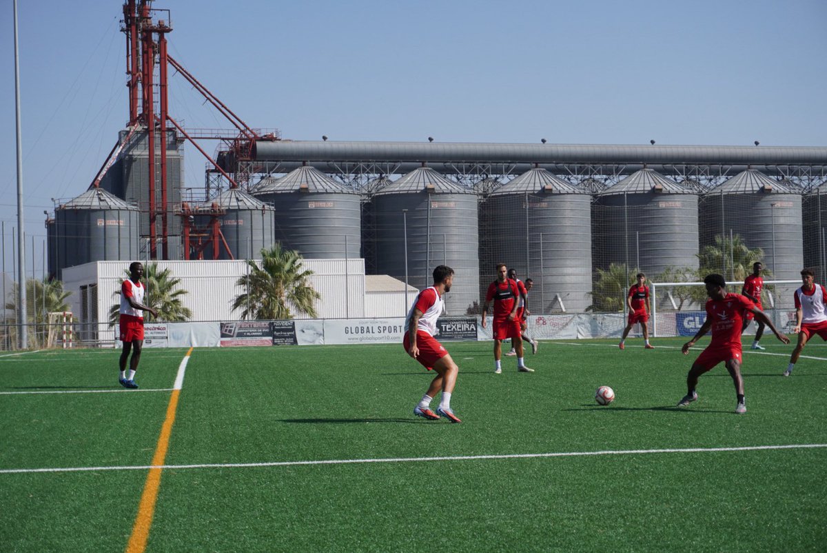 HablemosdelCDDB's tweet photo. 💪🏻Primera sesión del día completada por parte del CD Don Benito.

🧠El CT y plantilla del Depor sigue preparando el primer encuentro de pretemporada ante el Castuera. https://t.co/UZk40w5Jer