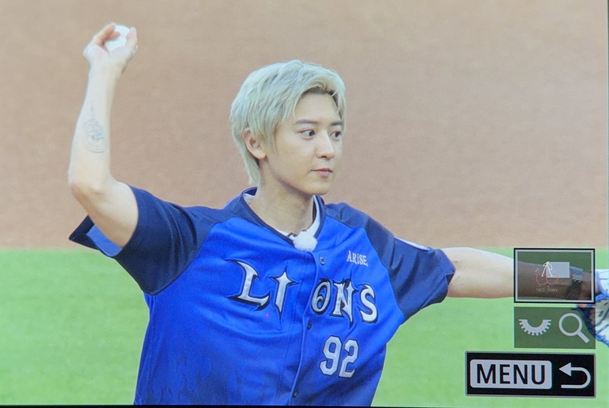 loey_real__pcy's tweet photo. 260730 삼성라이온즈 시구 프리뷰

🍒 👑  14번 농구선수에 이어 92번 야구선수 박찬열

#박찬열 #찬열 #CHANYEOL
#チャニョル #朴灿烈 @weareoneEXO #EXO https://t.co/Cn5PNKZ9tk