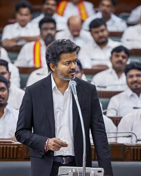 ActorVijayUniv's tweet photo. உங்க அப்பா இங்கதான் இருப்பாருனு சொன்னங்க… https://t.co/vhAXPqDMRl