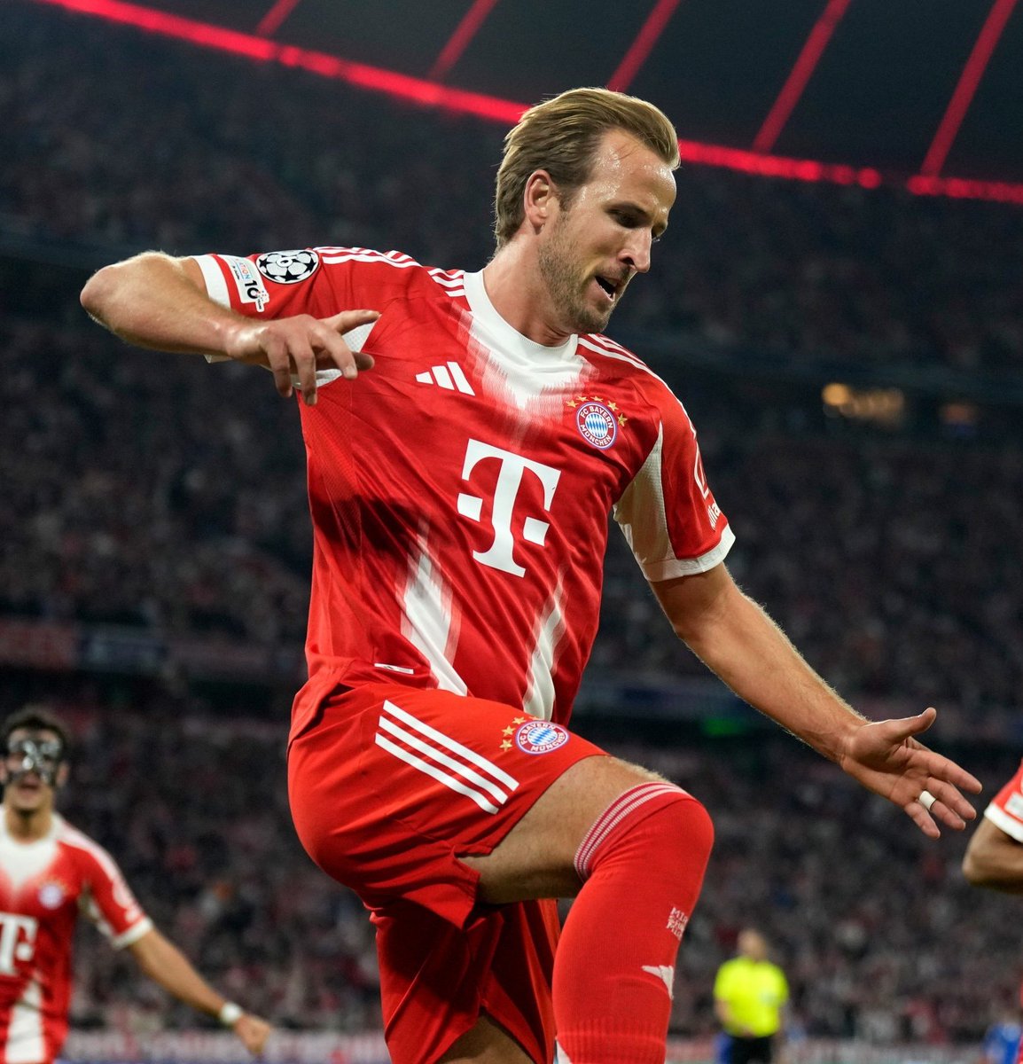 OlisialaEra's tweet photo. Harry Kane is the favourite to win the Ballon d'Or according to:

@goal
@ThePopFoot
@ActuFoot_ 
@Kalshi 
@Polymarket 
@livescore 
@brfootball https://t.co/13wseSupTt