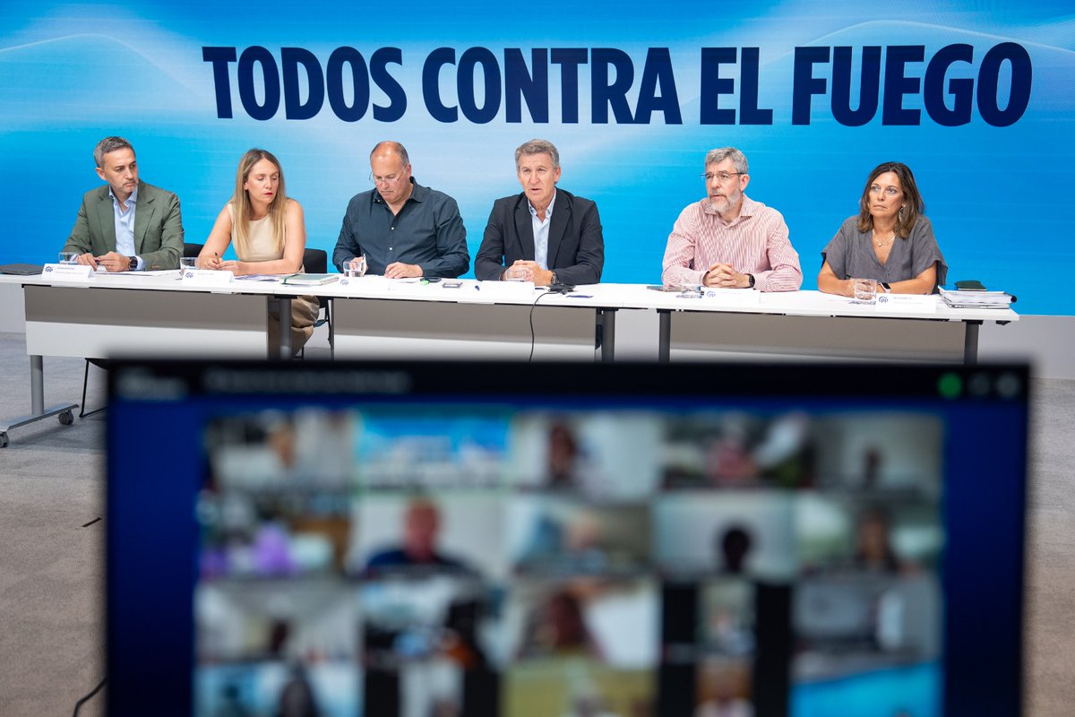 NunezFeijoo's tweet photo. La lucha contra el fuego no cesa cuando se apaga la última llama: miles de vidas y de proyectos se ven truncadas por el fuego, y las pérdidas materiales son enormes.

Hoy nos reunimos con los consejeros de Agricultura y de Medio Ambiente del Partido Popular para ofrecer una ayuda coordinada a los afectados por los incendios.