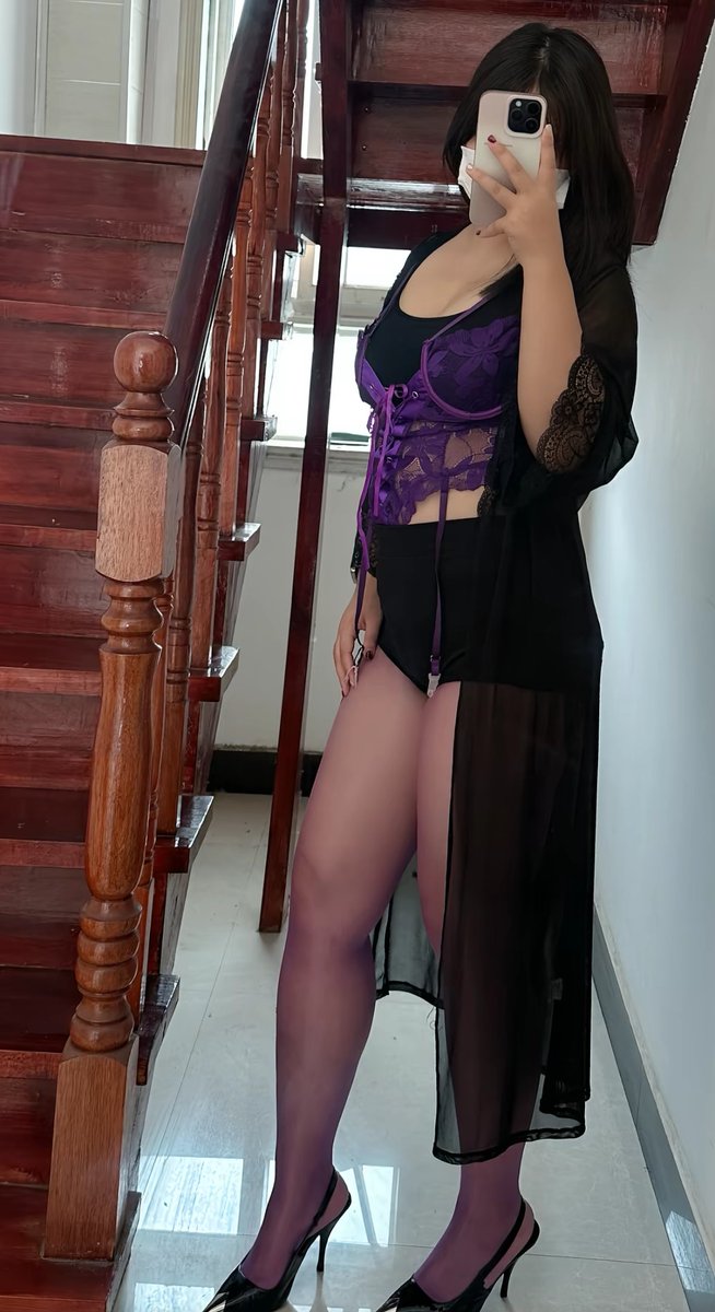 Cartevecker's tweet photo. 想要妈妈的丝袜吗？小贱狗们快来让妈妈网调狗狗有奖励哦 https://t.co/BxGoFItzpb