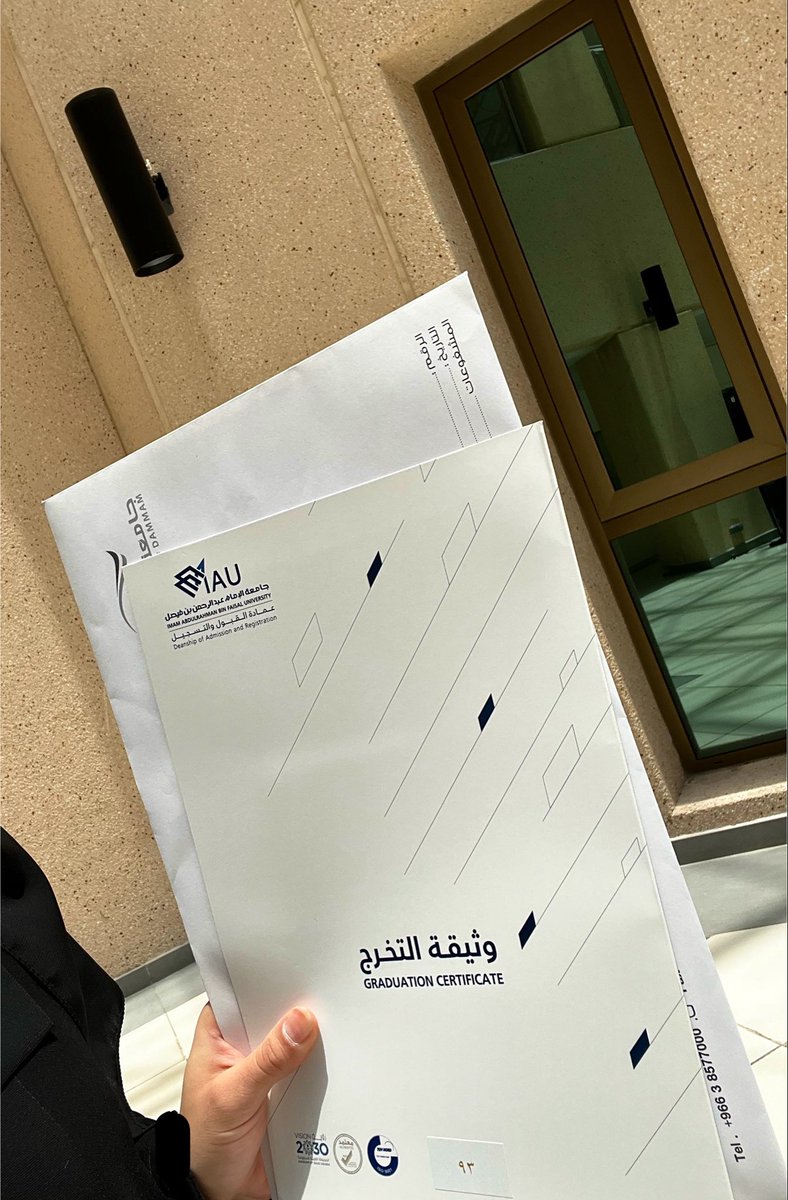 bsmh073's tweet photo. 29.06.26
•

لَمّا سَعَينا فَما رَقَّت عَزائِمُنا…
عَمّا نَرومُ؛ وَلا خابَت مَساعينا

#graduATE 🫁🎓 https://t.co/stgi0ZX99B